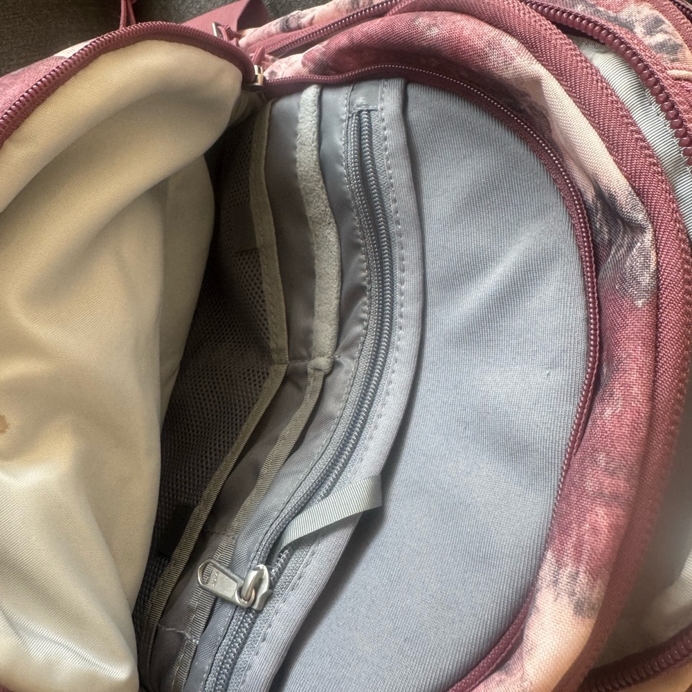 The North Face women’s Surge commuter laptop backpack. - Picture 5 of 9